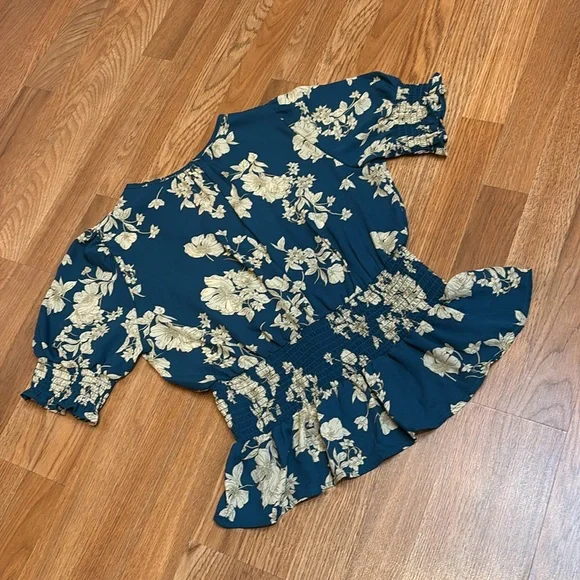Sienna Sky dark and cream floral teal short flutter sleeve peplum blouse. Size L - Picture 11 of 17